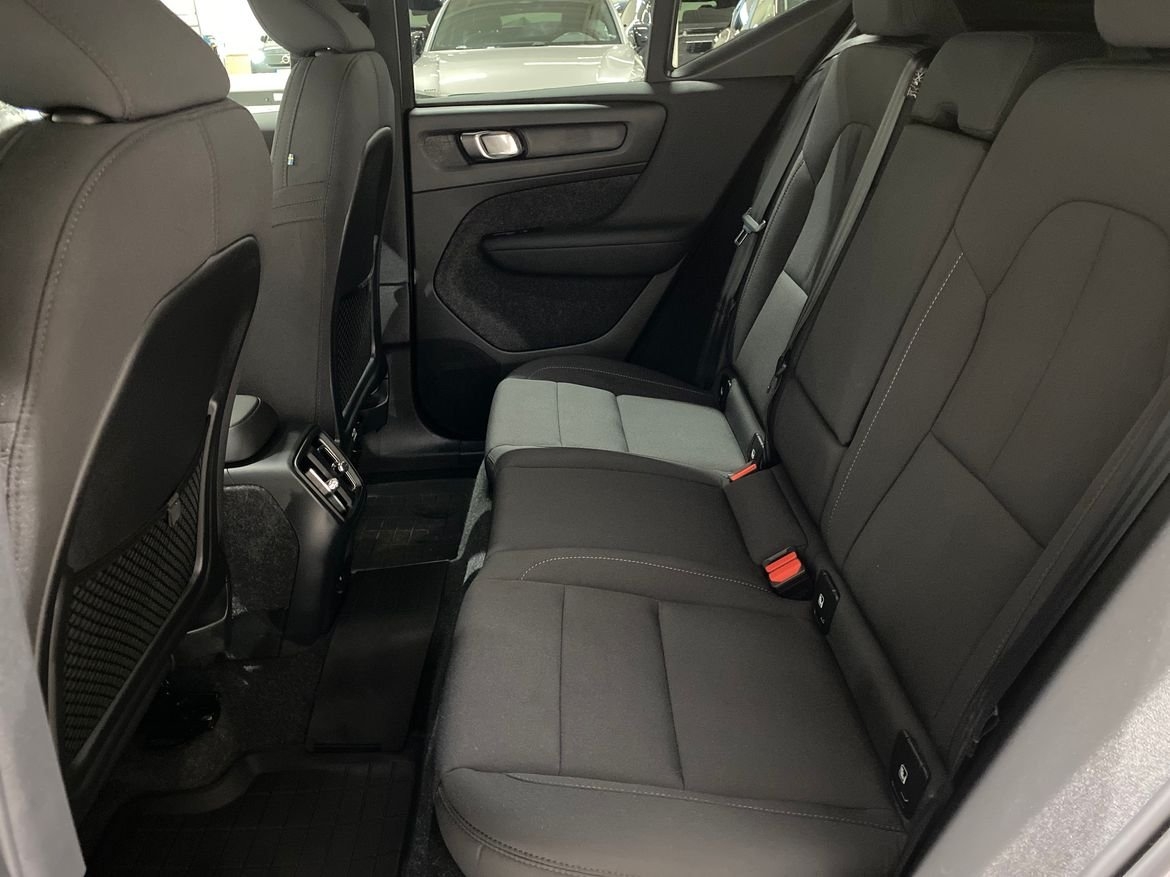 Volvo EX40 Extended Range Plus 2026, photo 6/10