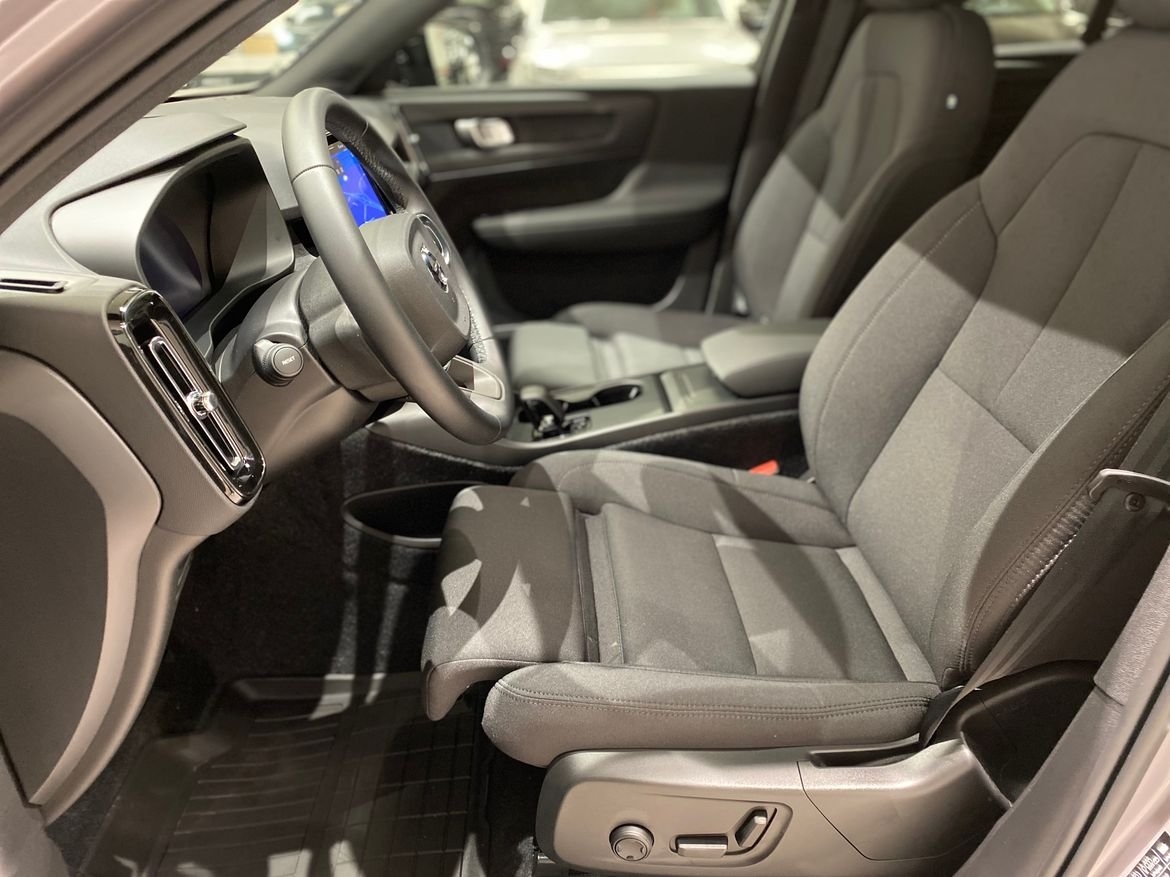 Volvo EX40 Extended Range Plus 2026, photo 7/10