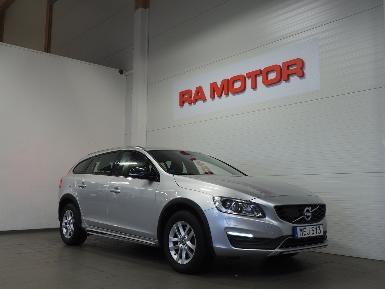Volvo V60 Cross Country D4 Momentum 2016, bild 3/10