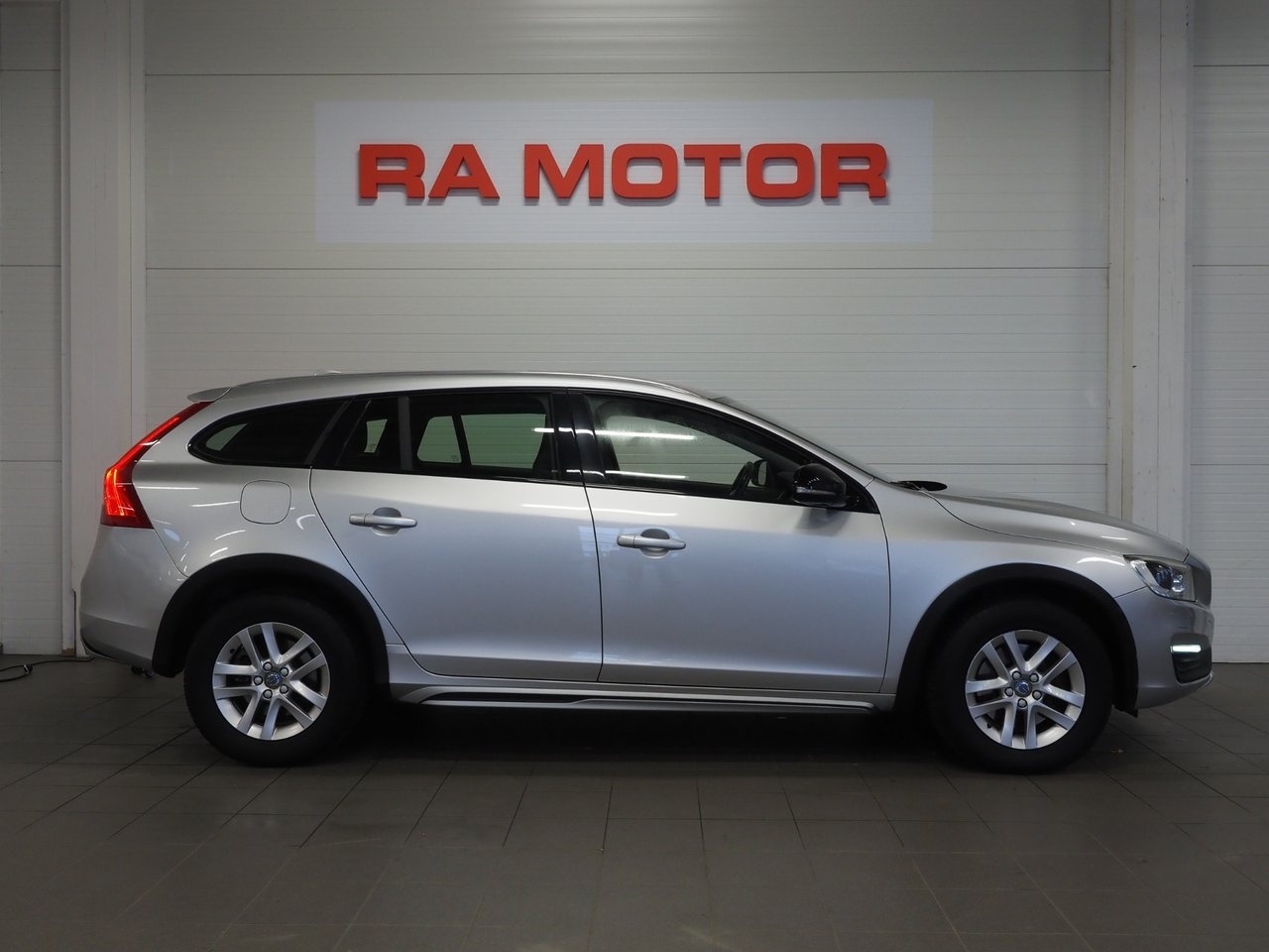 Volvo V60 Cross Country D4 Momentum 2016, bild 4/10