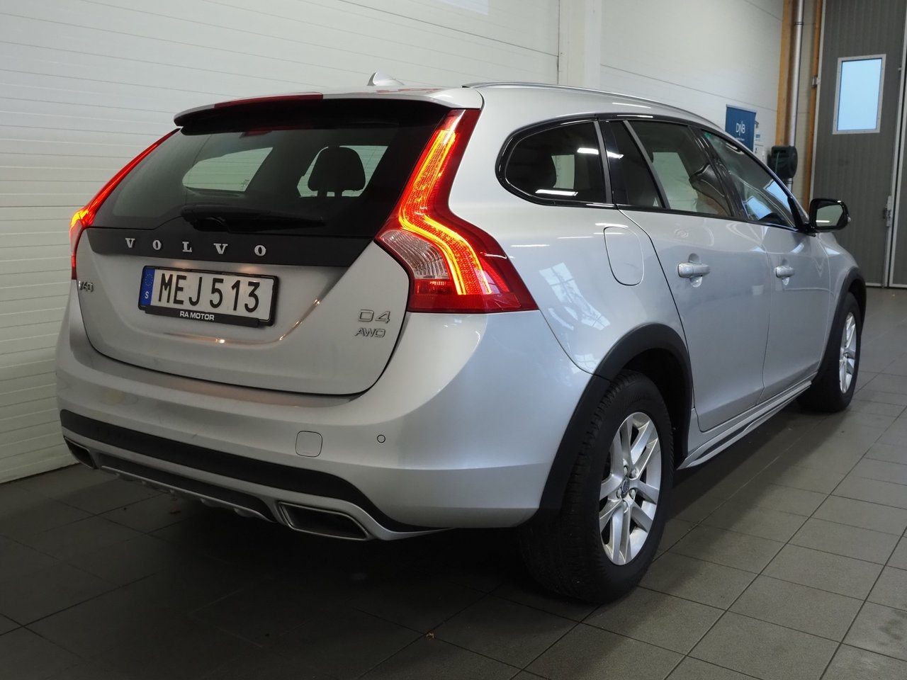 Volvo V60 Cross Country D4 Momentum 2016, bild 6/10