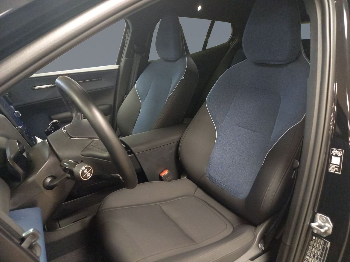 Volvo EX30 Extended Range Plus 2026, photo 6/9