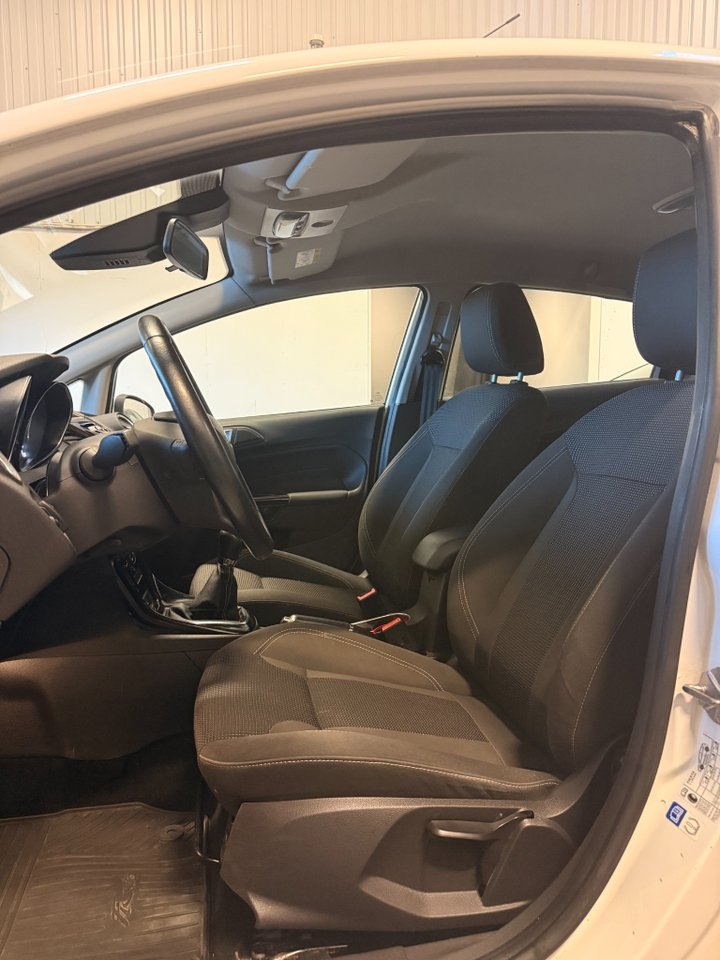 Ford Fiesta 1.0 Titanium 2015, bild 9/10