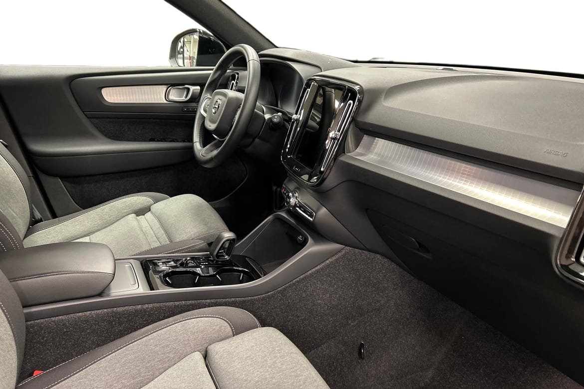 Volvo XC40 B3 Plus Dark 2025, bild 7/10
