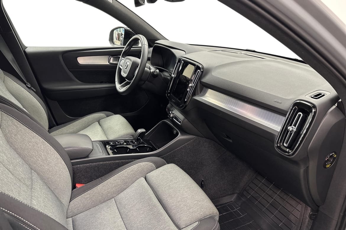Volvo XC40 B3 Plus Dark 2025, bild 7/10