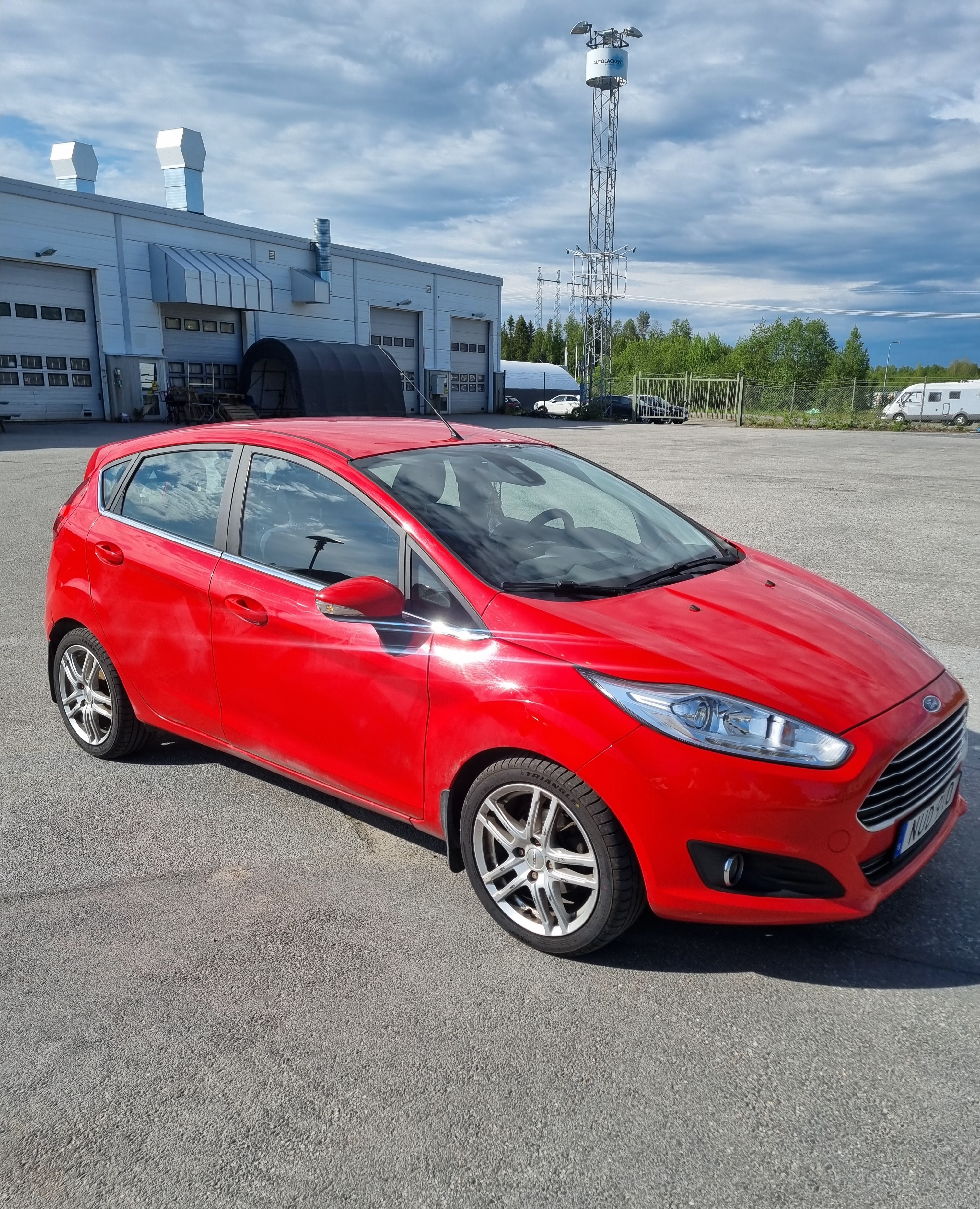 Ford Fiesta 2015, photo 2/10