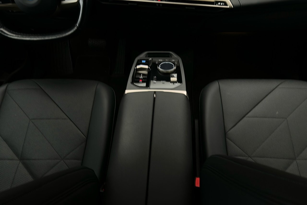 BMW iX 40 Comfort 2022, photo 9/10
