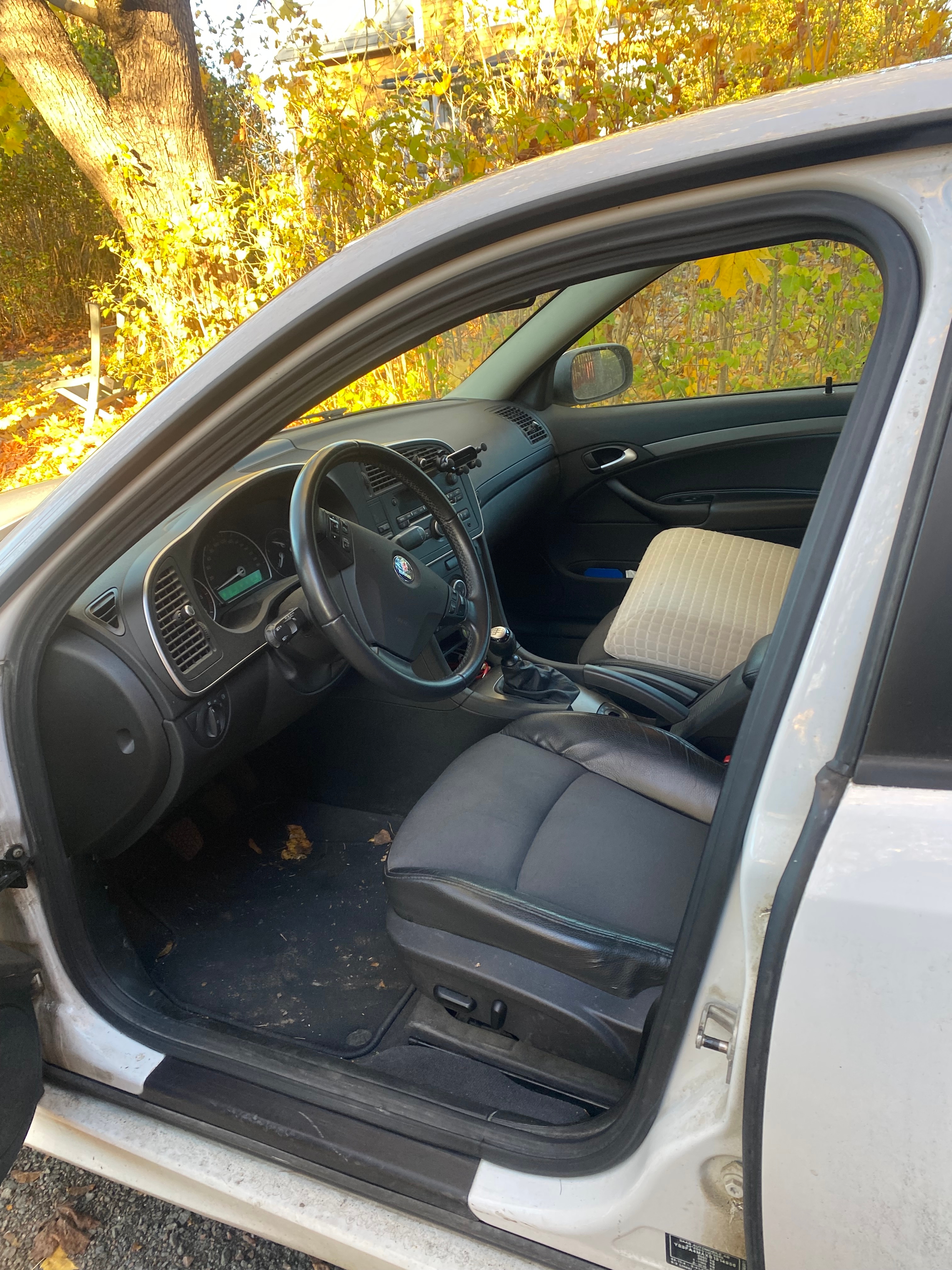 Saab 9-3 1.9 TTiD 2011, bild 4/6
