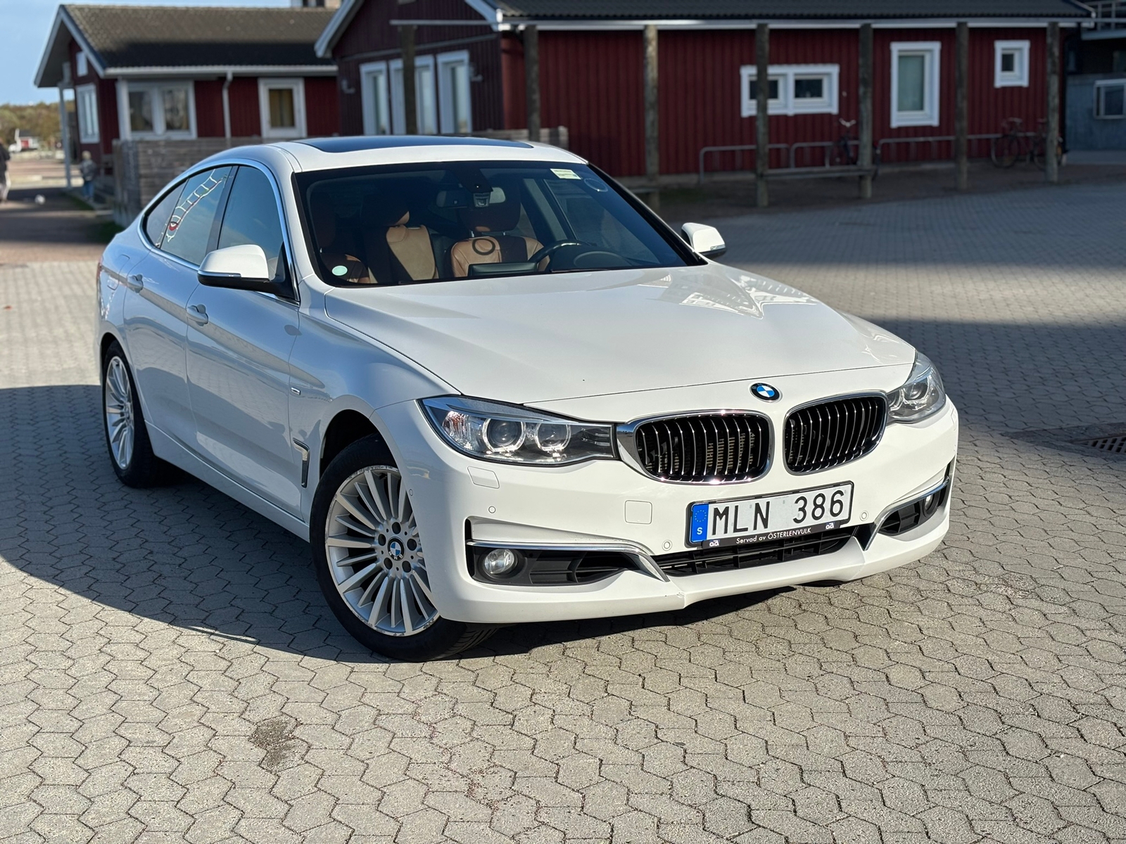BMW 328i 2014, bild 2/7