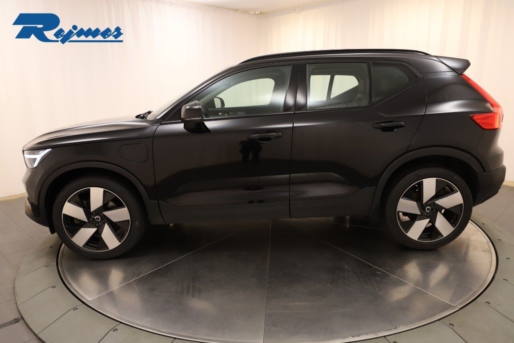 Volvo XC40 T4 Plus Dark 2023, photo 3/10