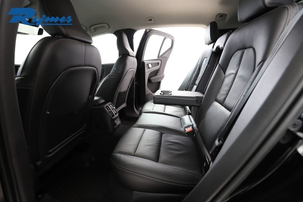 Volvo XC40 T4 Plus Dark 2023, photo 7/10