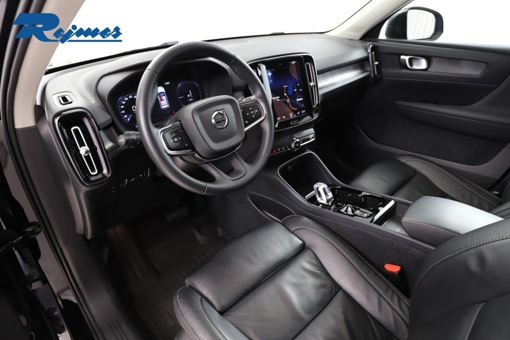 Volvo XC40 T4 Plus Dark 2023, photo 5/10