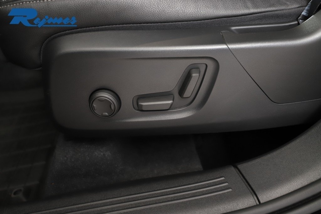 Volvo XC40 T4 Plus Dark 2023, photo 6/10