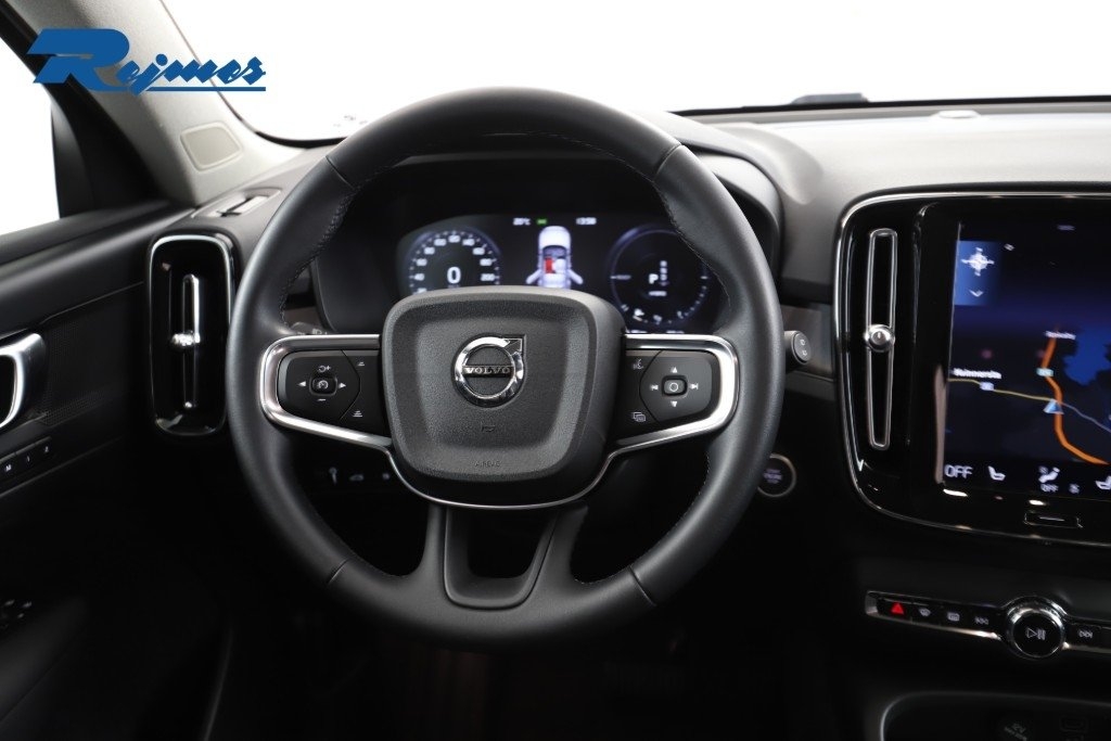 Volvo XC40 T4 Plus Dark 2023, photo 4/10