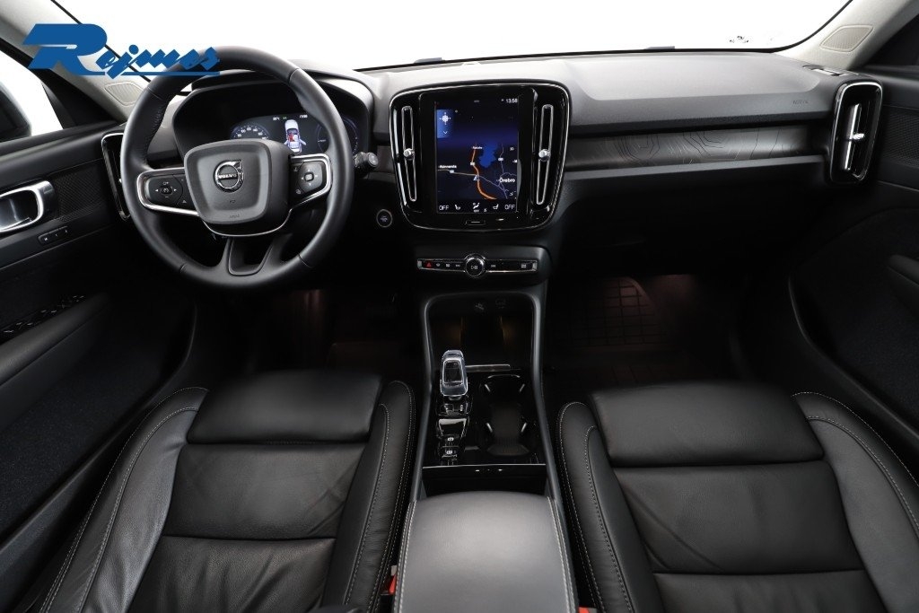 Volvo XC40 T4 Plus Dark 2023, photo 2/10