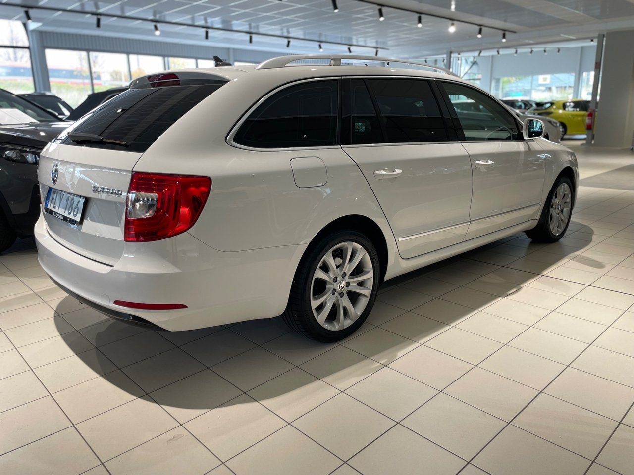 Skoda Superb 1.8 TSI Ambition 2015, bild 4/10