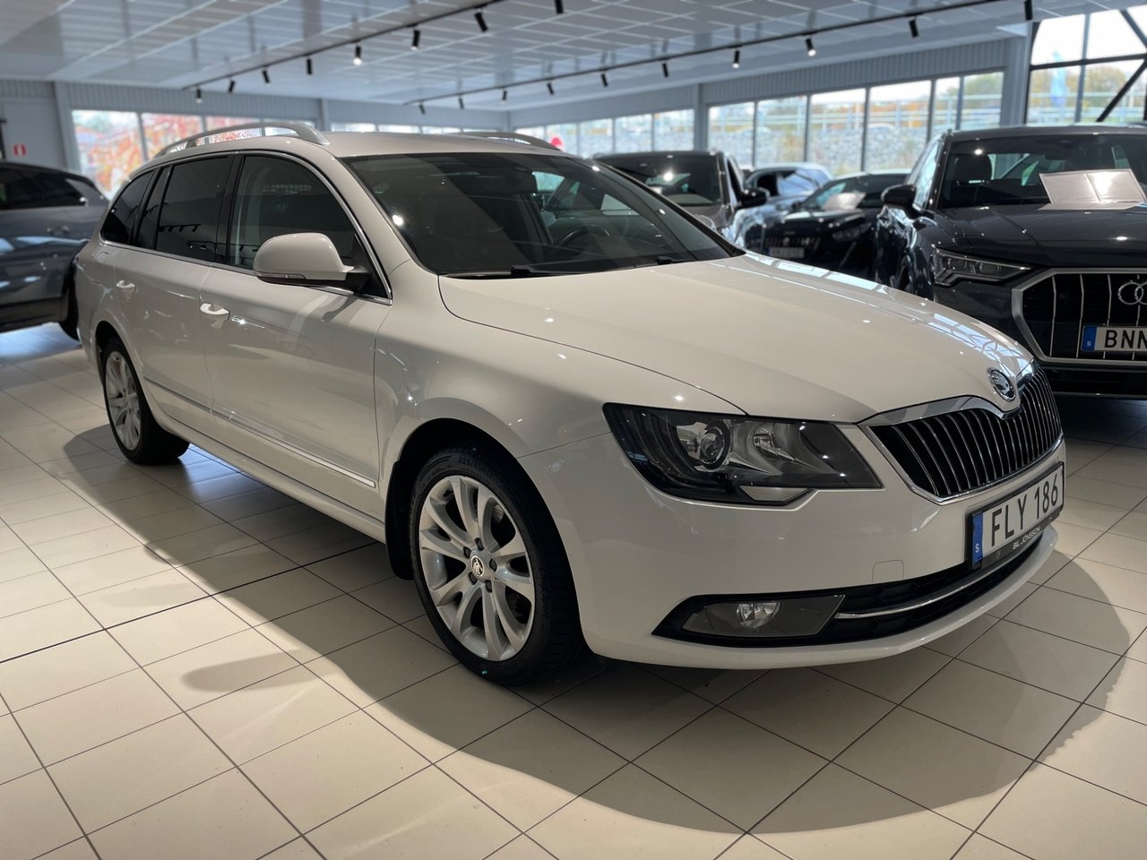 Skoda Superb 1.8 TSI Ambition 2015, bild 3/10