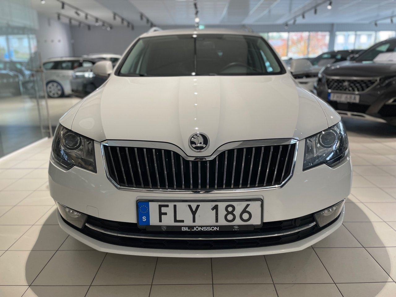 Skoda Superb 1.8 TSI Ambition 2015, bild 2/10
