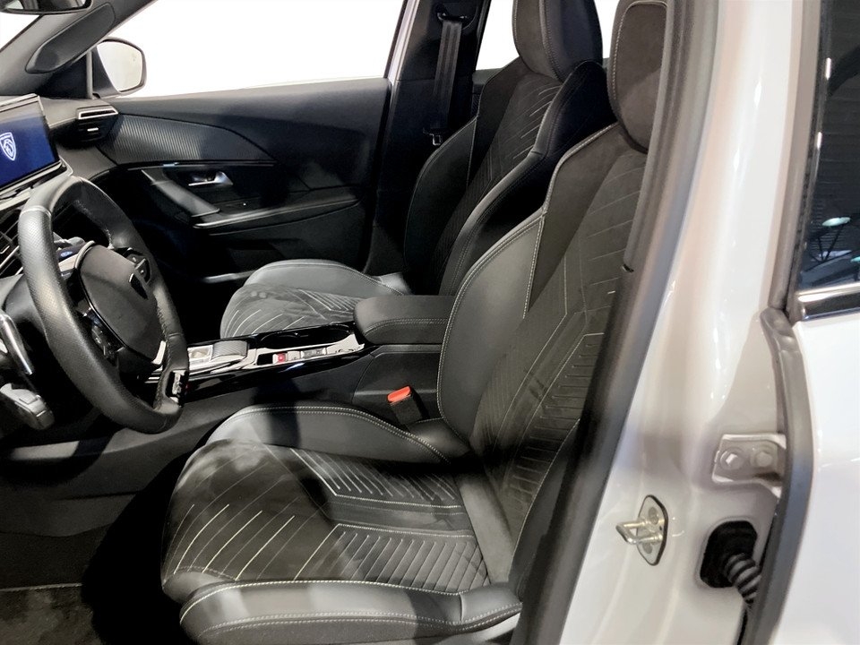 Peugeot 2008 1.2 PureTech 130 GT 2025, photo 4/10