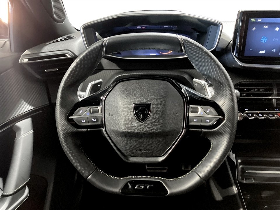 Peugeot 2008 1.2 PureTech 130 GT 2025, photo 7/10