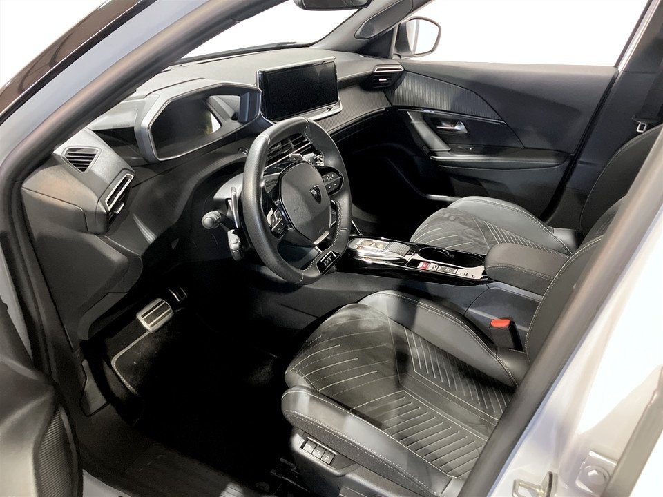 Peugeot 2008 1.2 PureTech 130 GT 2025, photo 5/10