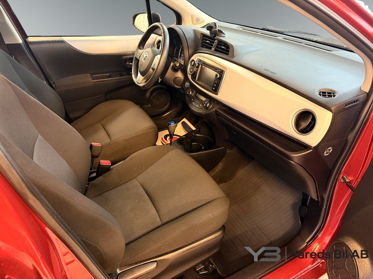 Toyota Yaris 1.5 Hybrid 2014, photo 9/10