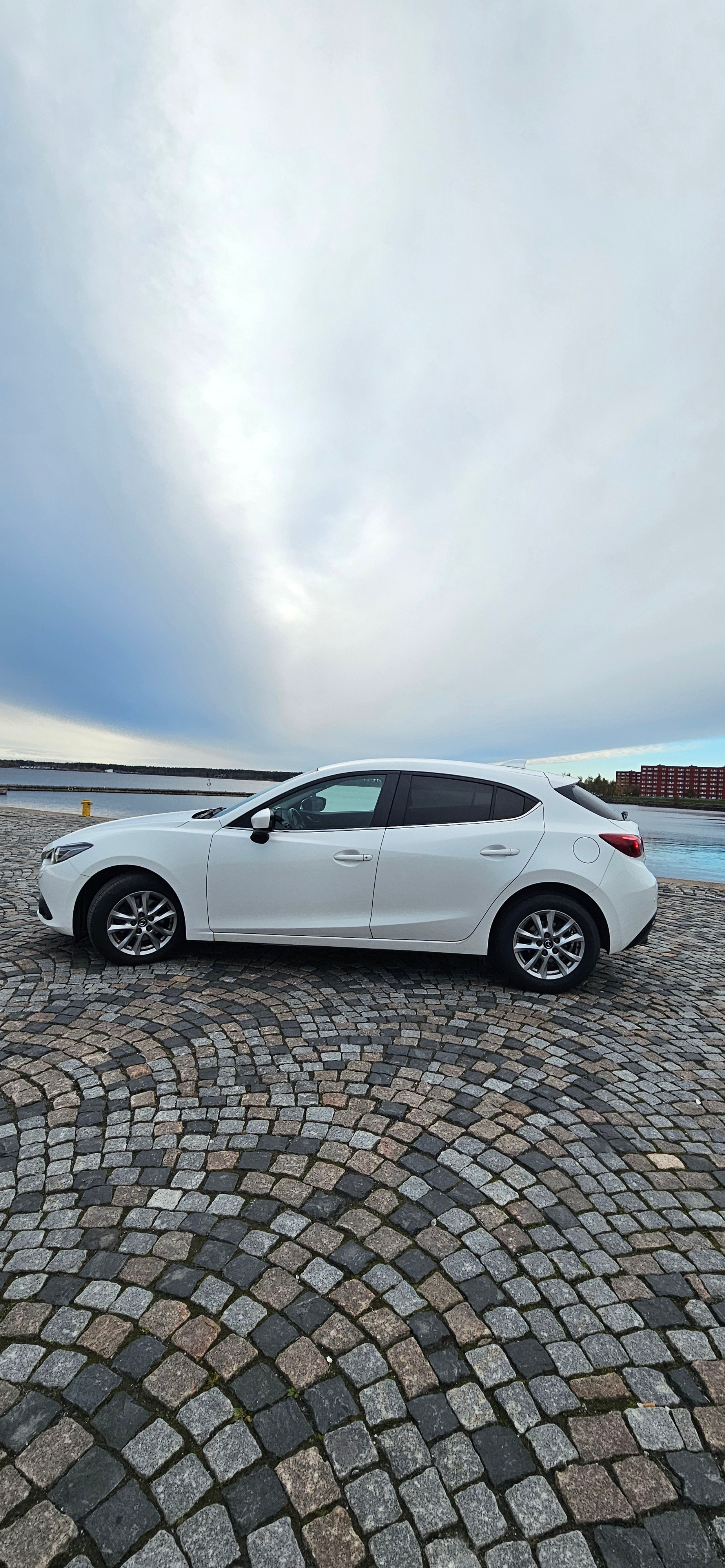 Mazda 3 SKYACTIV-D 150 2014, bild 2/5
