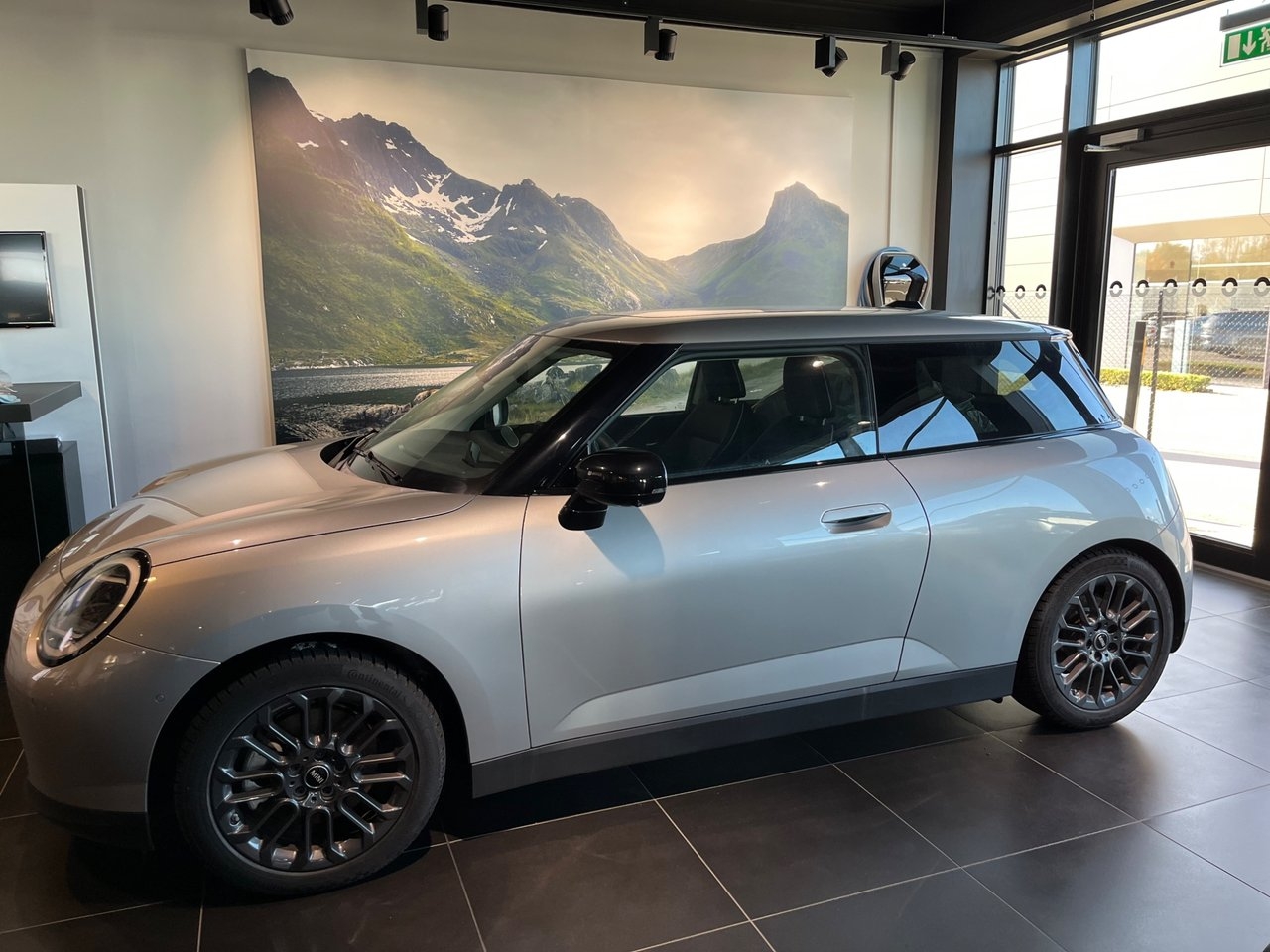MINI Cooper E Classic 2025, bild 2/10