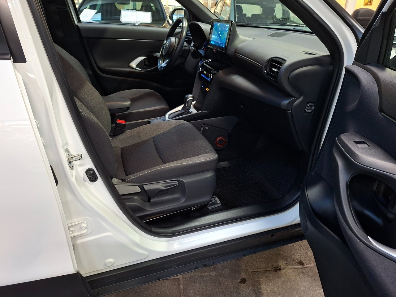 Toyota Yaris Cross 1.5 Hybrid 116 2023, bild 6/10
