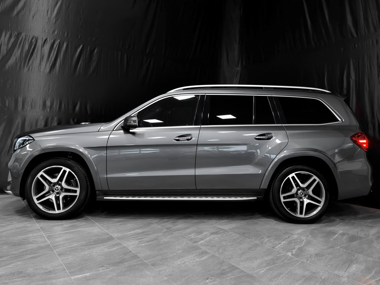 Mercedes-Benz GLS 350 d AMG 2019, photo 9/10