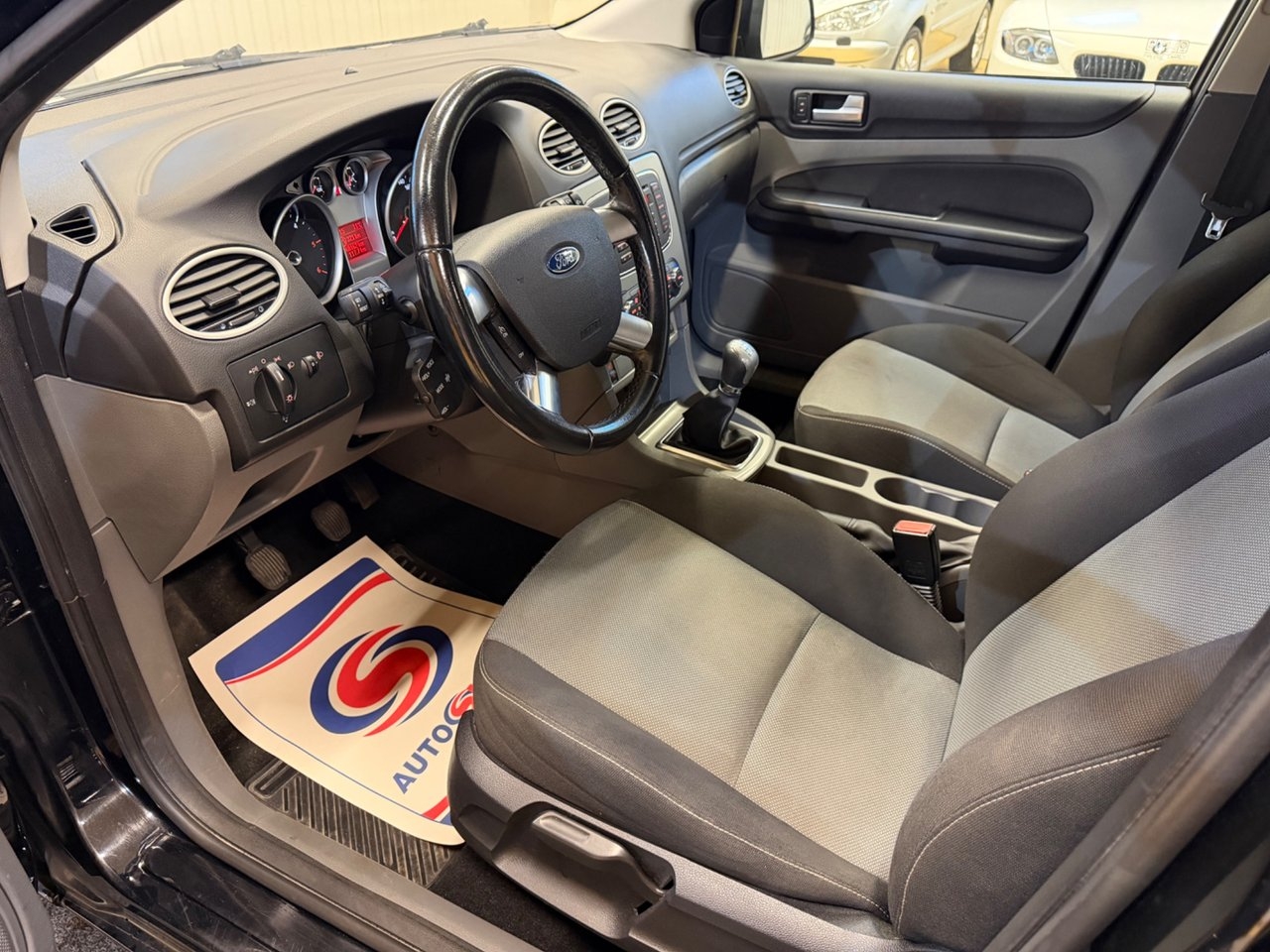 Ford Focus 1.6 TDCi DPF 2010, bild 6/10