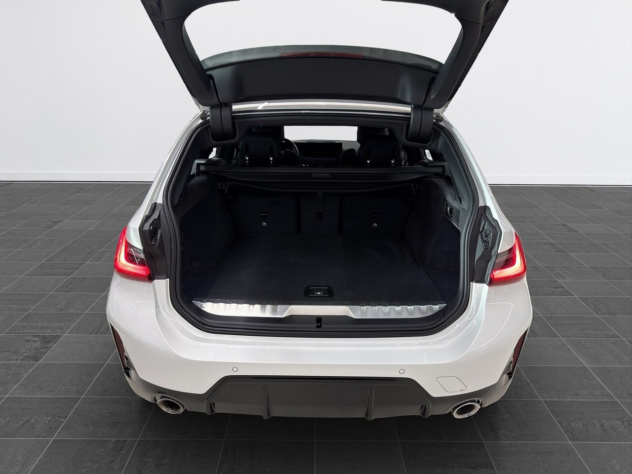 BMW 330e M Sport 2023, kuva 9/10