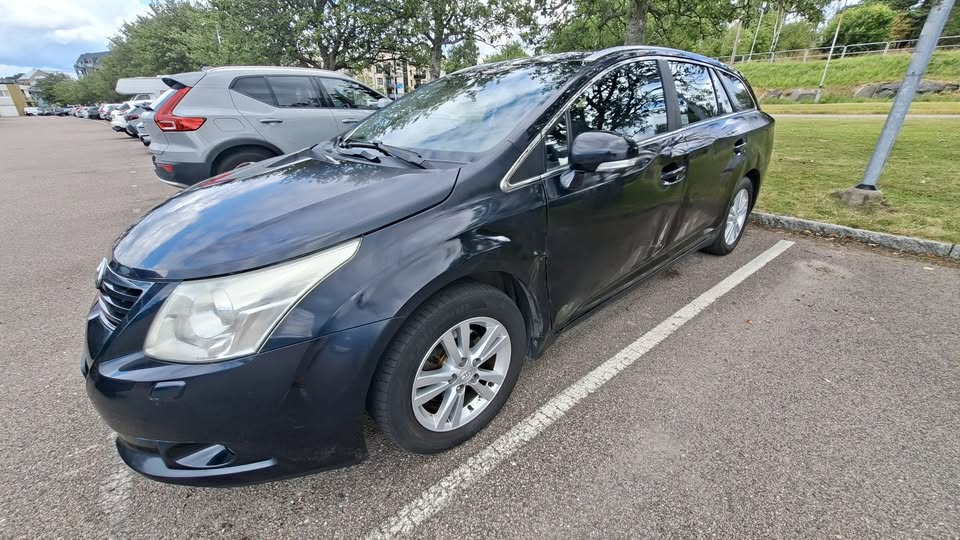 Toyota Avensis 2.0 D-4D 2011, bild 3/10