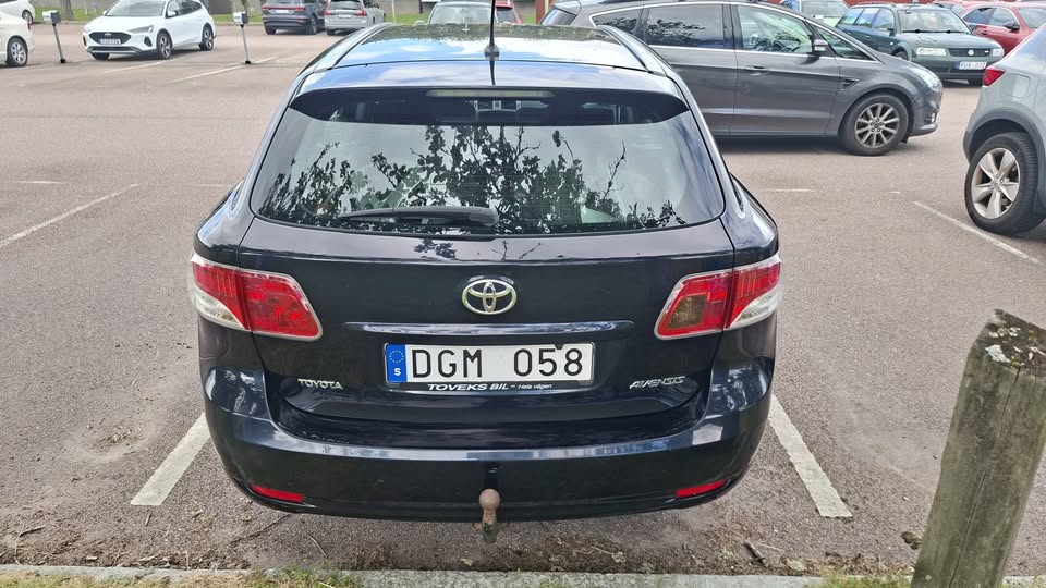 Toyota Avensis 2.0 D-4D 2011, bild 4/10