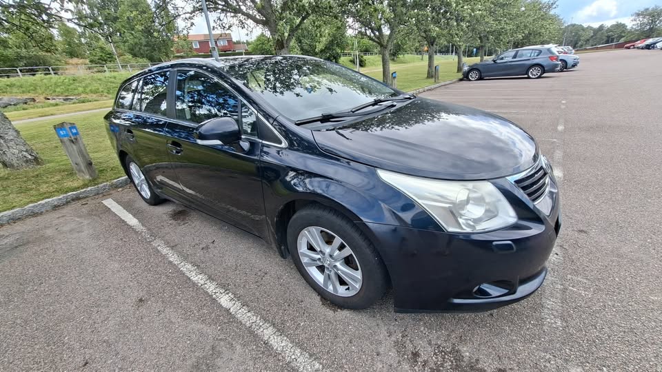 Toyota Avensis 2.0 D-4D 2011, bild 2/10