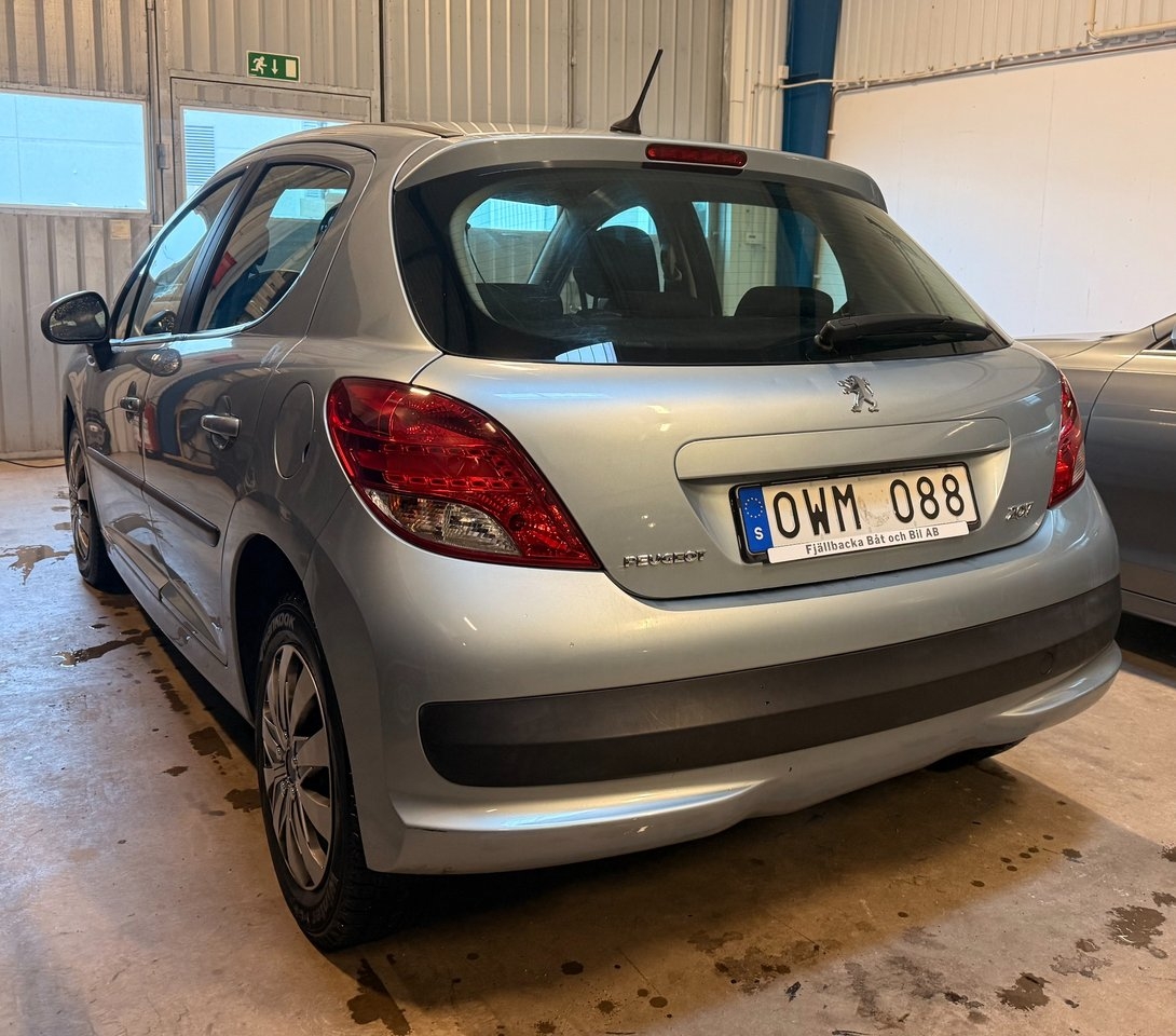 Peugeot 207 95 VTi 2010, bild 2/10