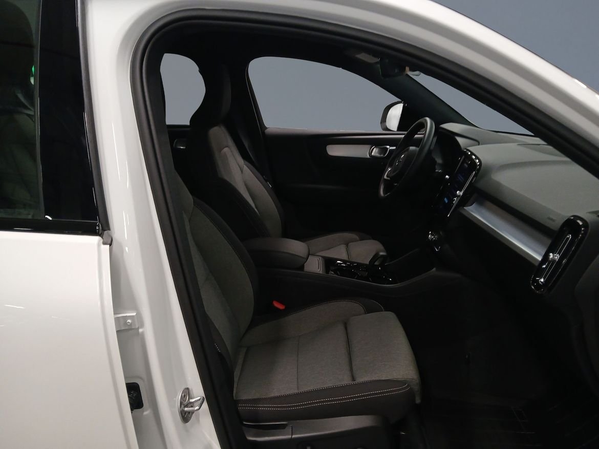 Volvo XC40 B4 Plus Dark 2026, bild 6/8