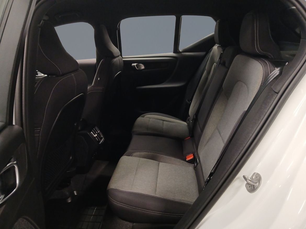 Volvo XC40 B4 Plus Dark 2026, bild 7/8