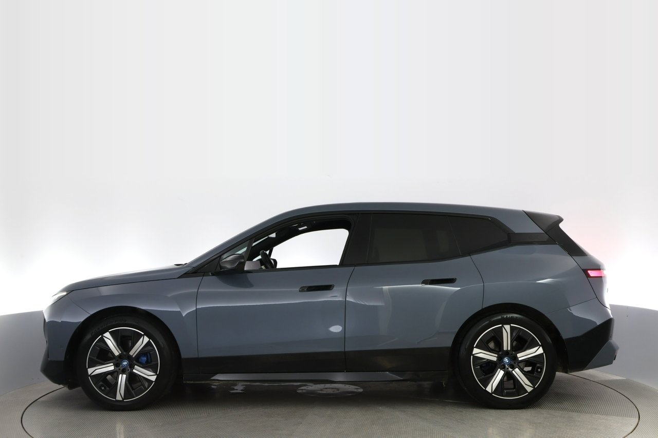 BMW iX 40 2022, photo 2/10