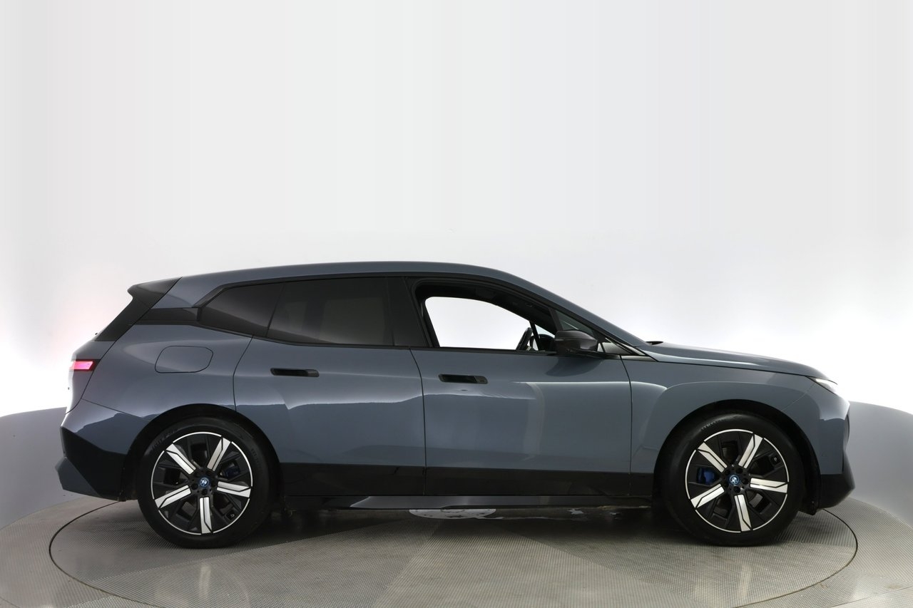 BMW iX 40 2022, photo 6/10