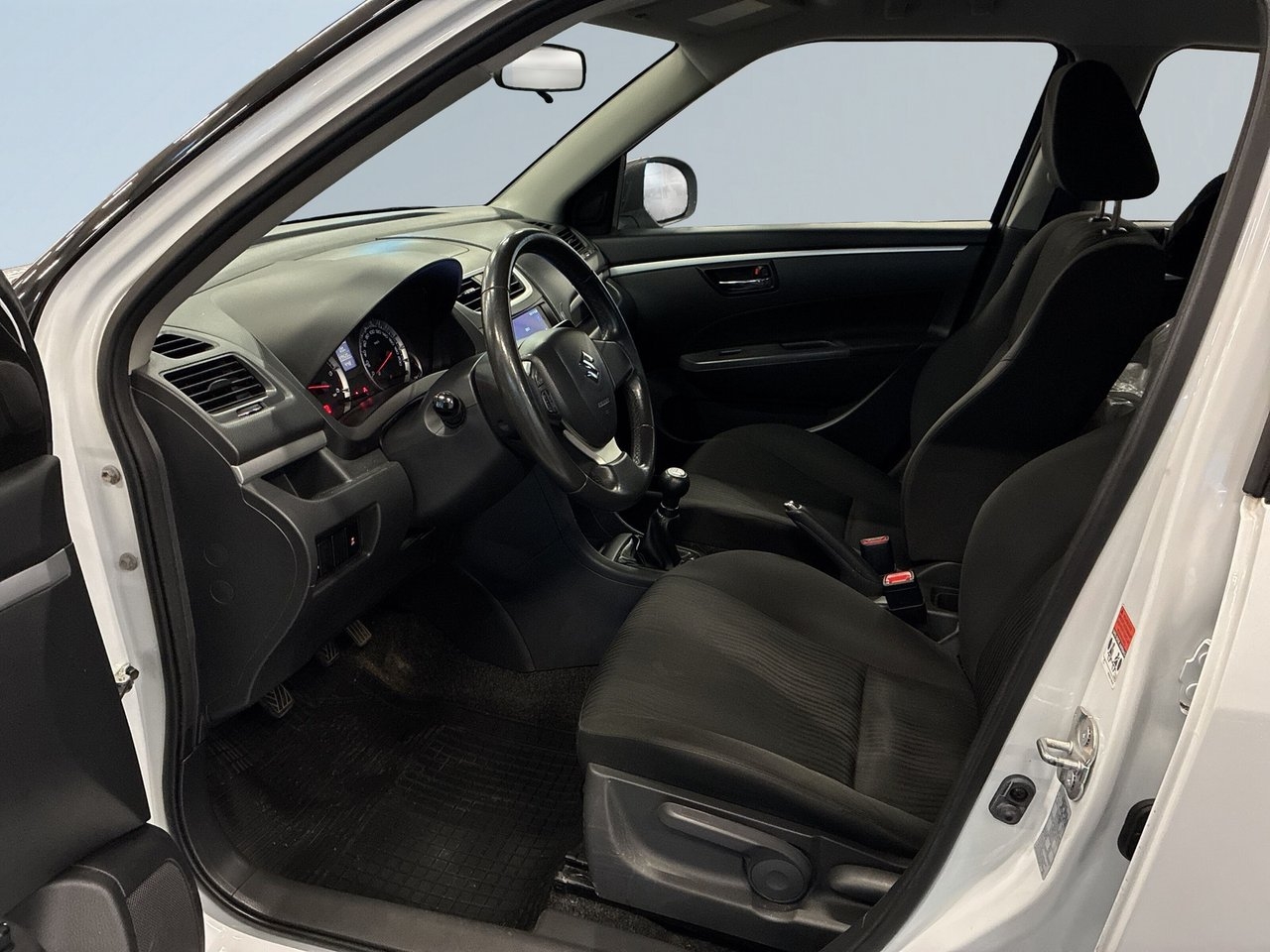 Suzuki Swift 1.3 DDiS 2013, kuva 7/24