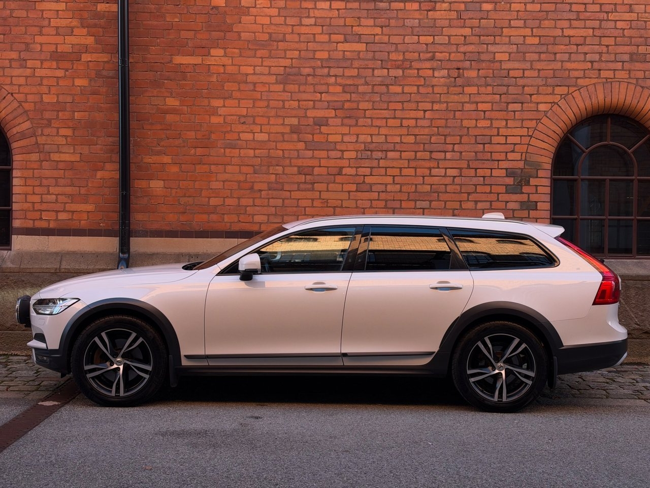 Volvo V90 Cross Country D4 Plus 2018, bild 5/10