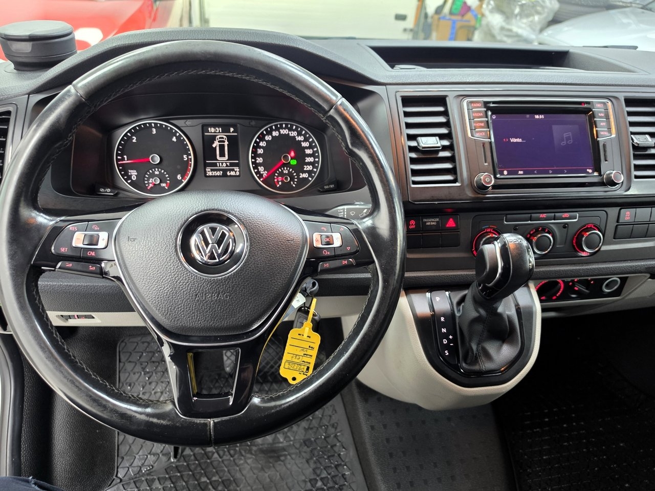 Volkswagen Transporter 2.0 TDI SCR 2018, kuva 9/10