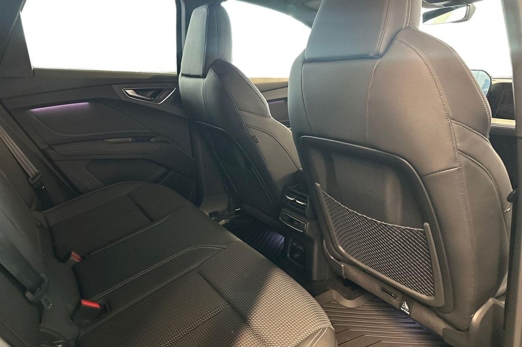 Audi Q4 e-tron S line 2027, bild 7/10