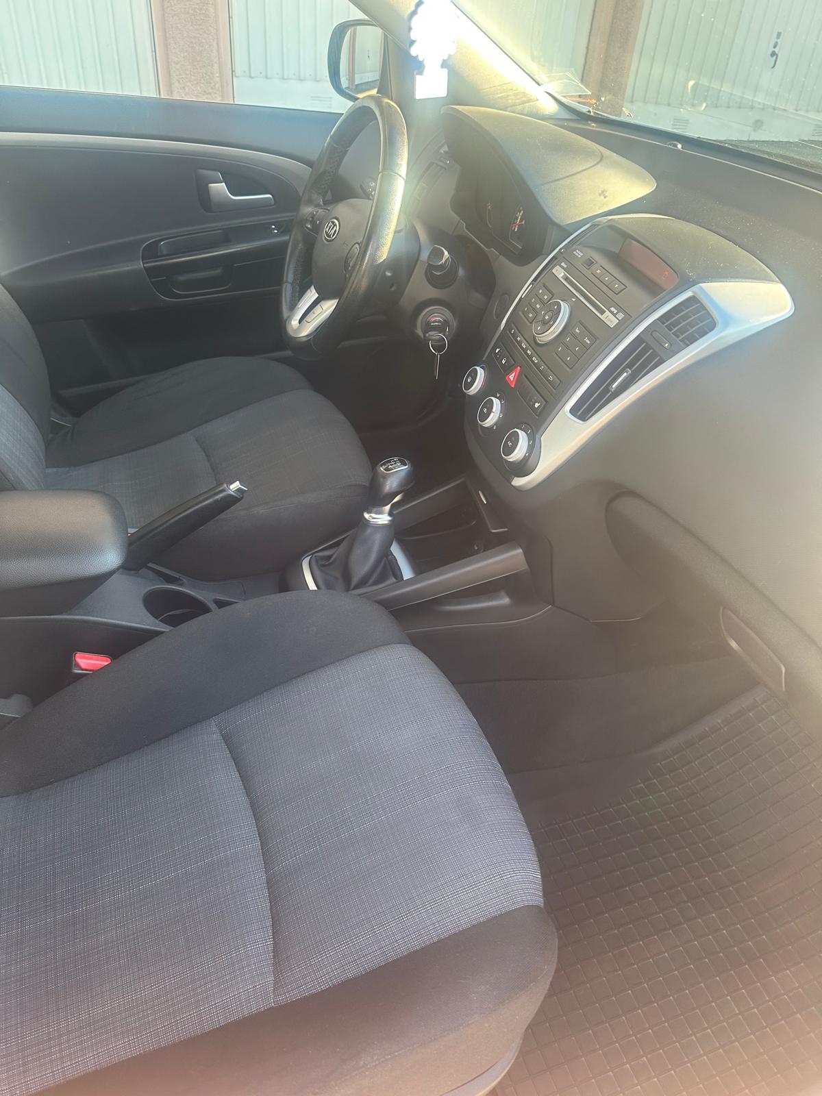 Kia Ceed 1.6 2010, bild 5/7