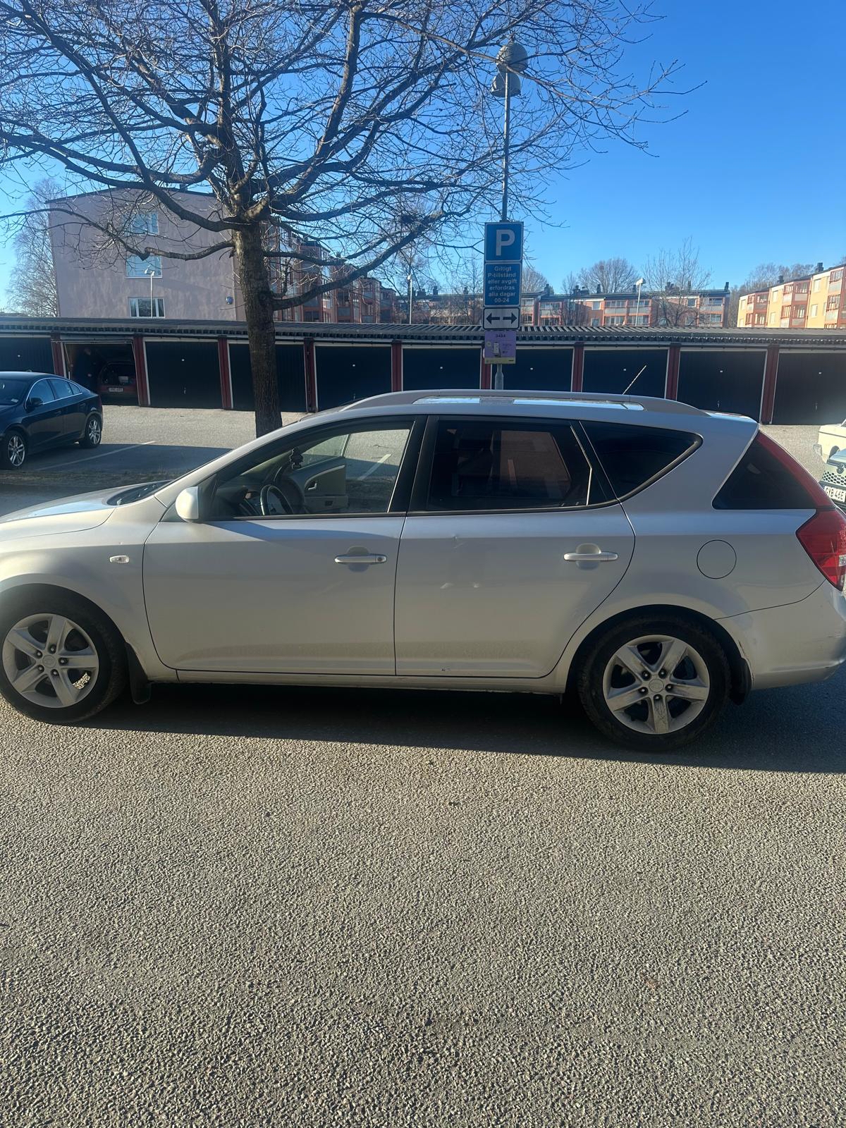 Kia Ceed 1.6 2010, bild 2/7
