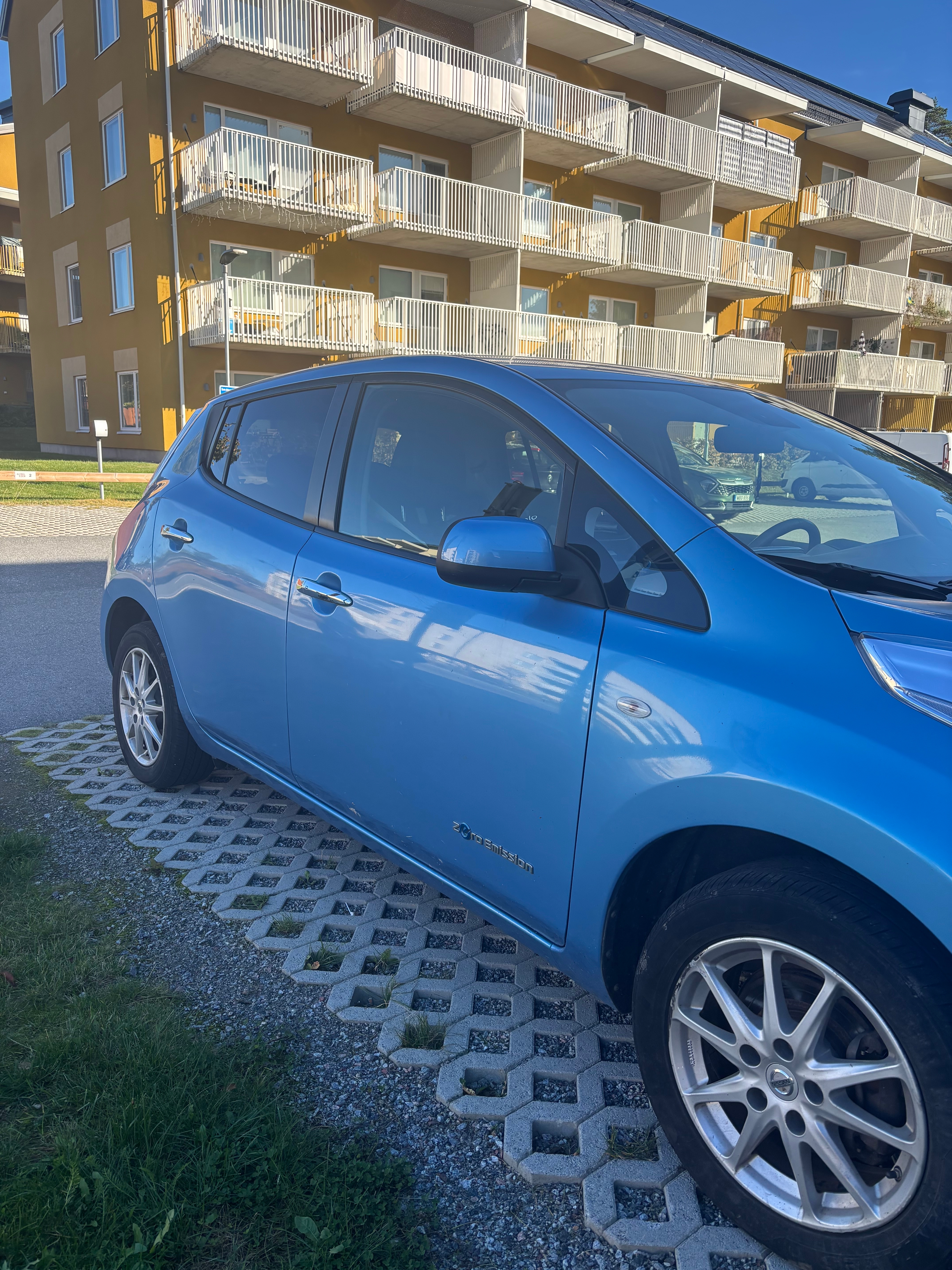 Nissan Leaf 24 kWh 2012, bild 2/8