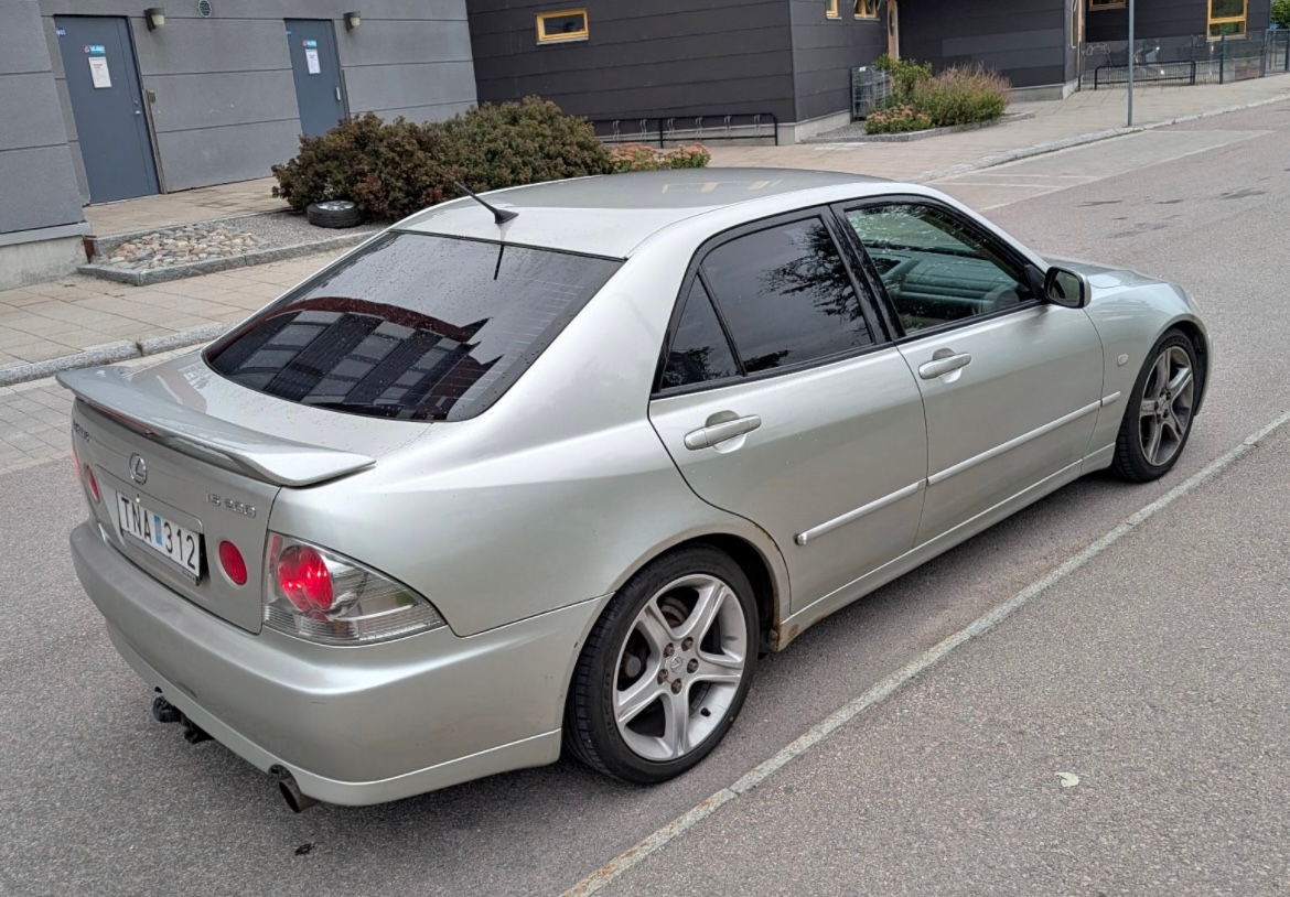 Lexus IS 200