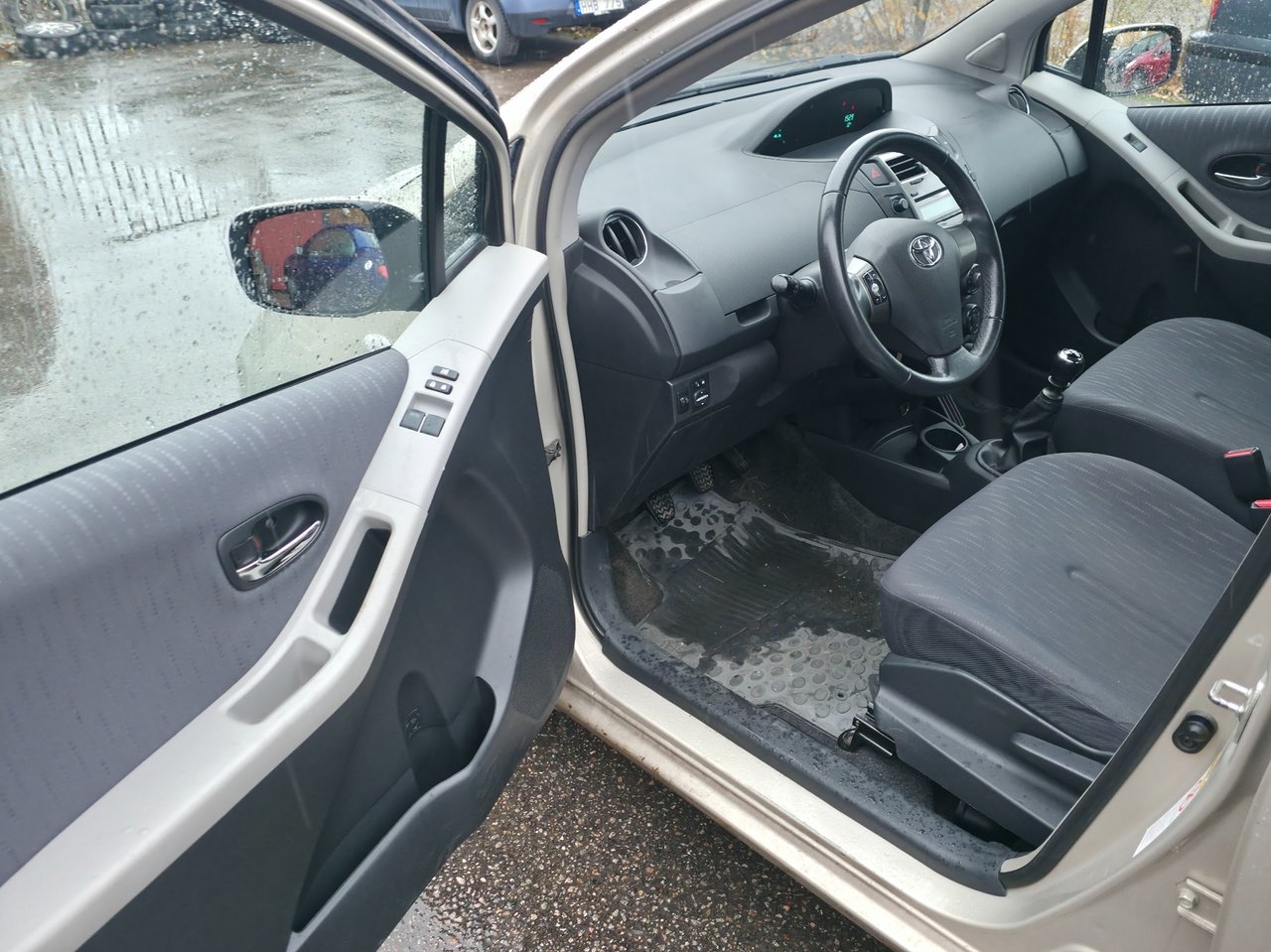 Toyota Yaris 1.33 2009, kuva 9/10
