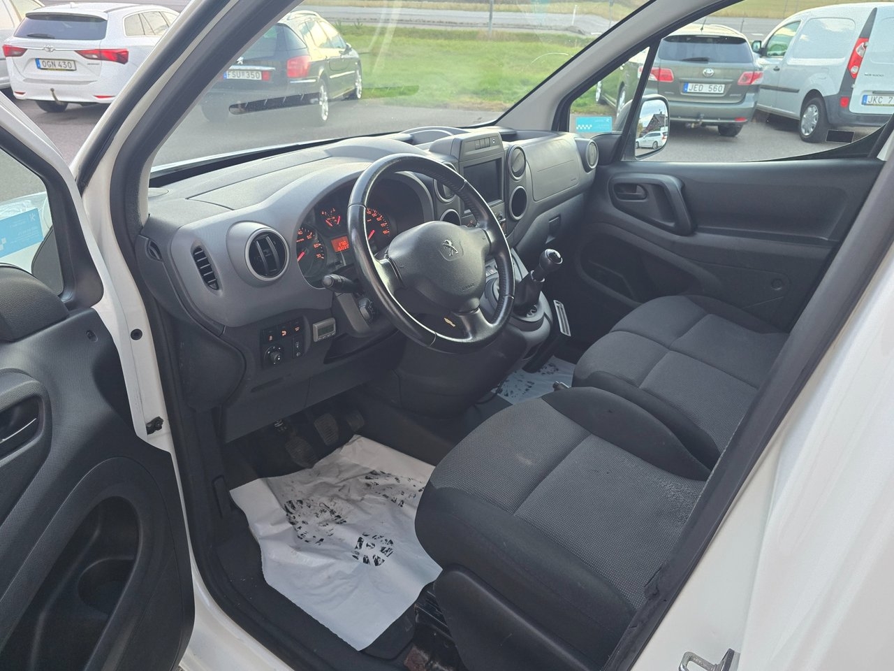 Peugeot Partner BlueHDi 100 2018, bild 7/10